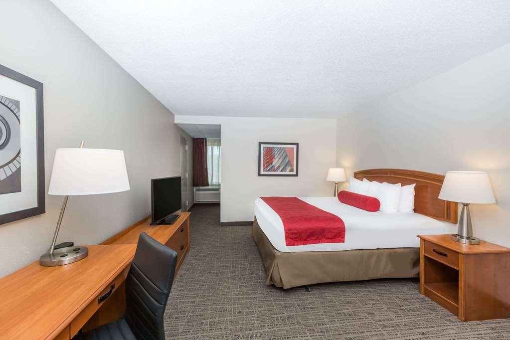 Wyndham Garden Ankeny Hotel Room photo