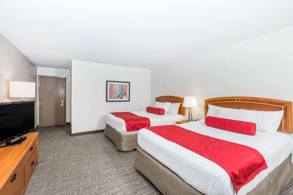 Wyndham Garden Ankeny Hotel Exterior photo