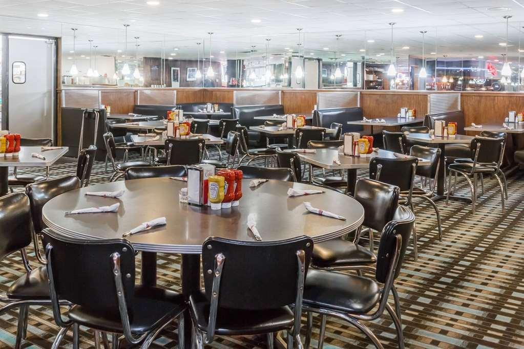 Wyndham Garden Ankeny Hotel Restaurant photo