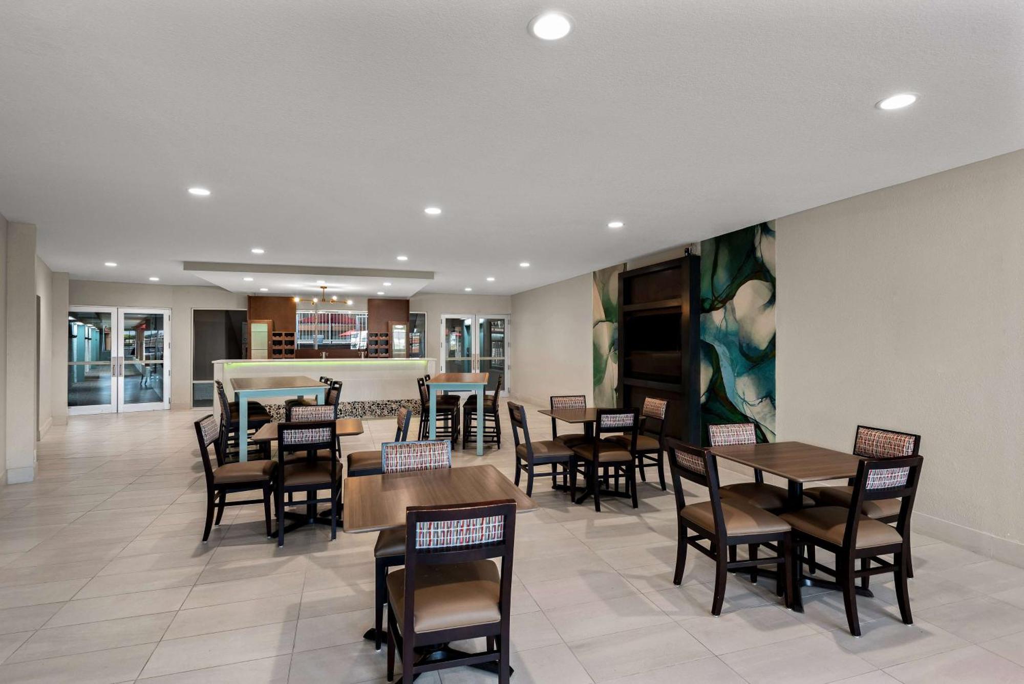 Wyndham Garden Ankeny Hotel Exterior photo