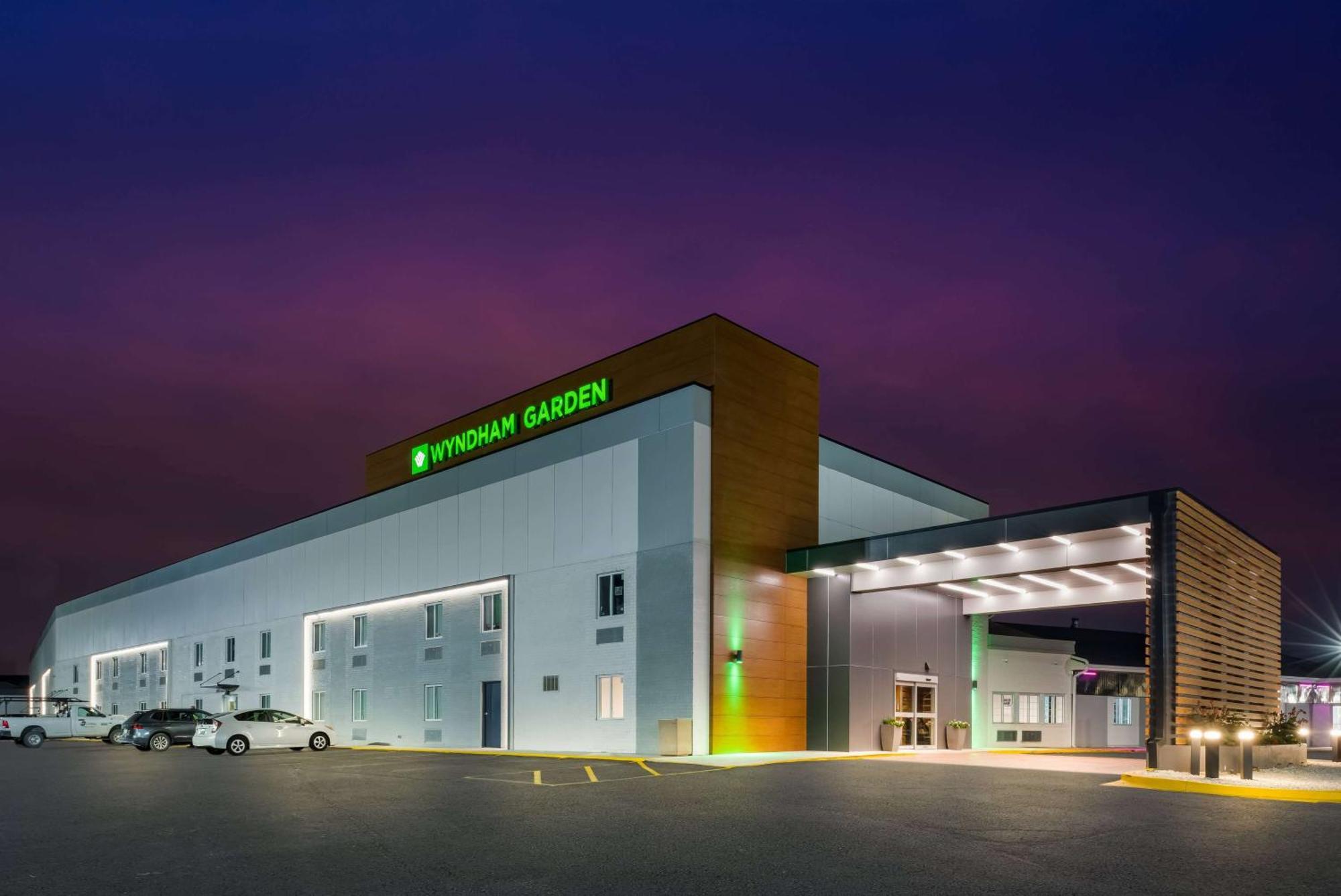 Wyndham Garden Ankeny Hotel Exterior photo