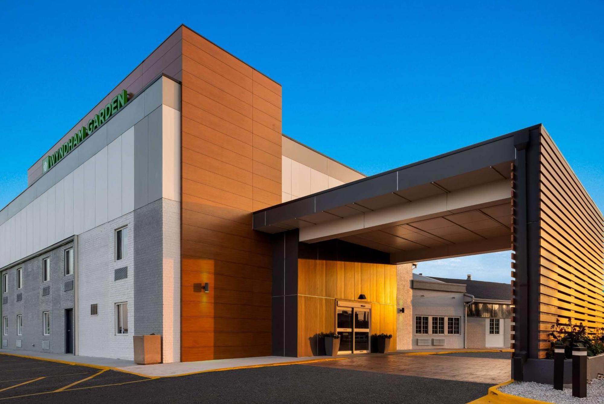 Wyndham Garden Ankeny Hotel Exterior photo